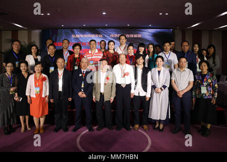 Beijin, Beijin, China. 9. Mai, 2018. Peking, China - 9. Mai 2018: Die Zeremonie der Haare schnitzen Kunstwerk 'Great Wall' in Peking stattfinden wird, Mai 9., 2018. Die Künstler der Haare schnitzen Huang Xin und seinem Team wird eine 56 Meter lange Artwork der Haare schnitzen mit 20 Tonnen der Haare. Credit: SIPA Asien/ZUMA Draht/Alamy leben Nachrichten Stockfoto