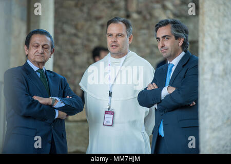 Monasterio de Yuste, Cuacos de Yuste, Spanien. 9. Mai, 2018 - (c) Pablo Stepkowski, Prior des Klosters Yuste warten, bis die Behörden für das Carlos V Preisverleihung, wo Antonio TAJANI, Europäischen Parlaments von Felipe VI., König von Spanien, das Carlos V-Preis. Credit: Esteban Martinena Guerrero/Alamy leben Nachrichten Stockfoto