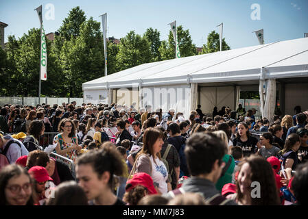 Turin, Piemont, Italien. 10. Mai, 2018. Turin, Italy-May 10, 2018: Menschen auf Einweihung von Turin International Book Fair 2018 in Turin, Italien Quelle: Stefano Guidi/ZUMA Draht/Alamy leben Nachrichten Stockfoto