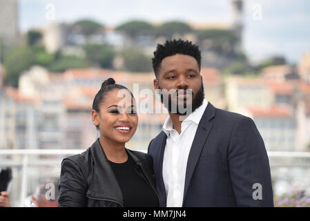 Cannes, Frankreich. 10. Mai, 2018. Ryan Coogler, der Direktor des 'Black Panther', besucht einen Fotoauftrag während des 71. Filmfestival in Cannes. Credit: Idealink Fotografie/Alamy leben Nachrichten Stockfoto