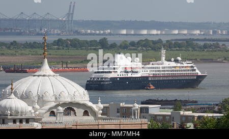 Gravesend, Kent, Vereinigtes Königreich. 10. Mai, 2018. Kreuzfahrtschiff Silver Cloud, Gravesend, Kent heute Morgen. Das 514 Meter lange Schiff war in London für zwei Tage gewesen und ist ein regelmäßiger Besucher auf der Themse während der Kreuzfahrt. Rob Powell/Alamy leben Nachrichten Stockfoto