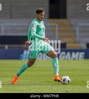 Burton upon Trent, Großbritannien. 10. Mai 2018. 10. Mai, Pirelli Stadium, Burton upon Trent, England; UEFA U17 Europameisterschaft, Schweden und Portugal; Rodrigo Fernandes von Portugal am Ball Quelle: Aktion Plus Sport Bilder/Alamy leben Nachrichten Stockfoto