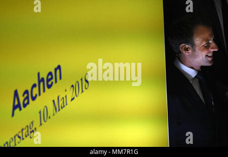 10. Mai 2018, Aachen, Deutschland: Fragen der französische Präsident Emmanuel Längestrich beantworten Studenten nach Erhalt die Verleihung des Karlspreises. Längestrich hat den Internationalen Karlspreis für seine Verdienste um die europäische Einigung in Aachen verliehen. Foto: Henning Kaiser/dpa Stockfoto