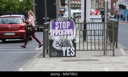 Dublin, Irland. 10. Mai 2018. 10/5/2018. Abtreibung Poster Dublin. Abstimmung Ja Poster auf Anzeige in Dublin City als Datum für das Referendum in der 8. Änderung der Verfassung. Das Referendum wird gehalten, um die Wähler die Möglichkeit, die Änderung, die den Frauen den Zugang zu Abtreibung Kündigung Einrichtungen in der Republik Irland zur Aufhebung zu geben. Foto: Eamonn Farrell/RollingNews. ie Credit: RollingNews.ie/Alamy leben Nachrichten Stockfoto