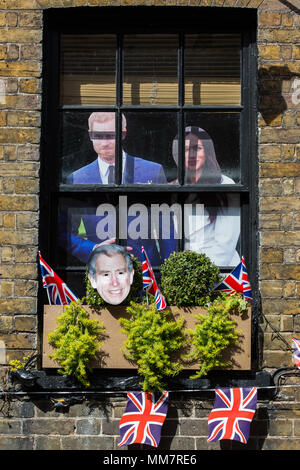 Windsor, Großbritannien. 10. Mai, 2018. Die beiden Brauereien Pub ist eine von vielen Unternehmen rund um die Innenstadt dekoriert mit Bunting und Pappe Ausschnitte von Prinz Harry und Meghan Markle in der Vorbereitung für ihre Hochzeit am 19. Mai. Credit: Mark Kerrison/Alamy leben Nachrichten Stockfoto