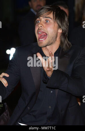 Jared Leto anreisen, Alexander Premiere auf der Chinese Theatre in Los Angeless. November 16, 2004.15 - LetoJared063 Red Carpet Event, Vertikal, USA, Filmindustrie, Prominente, Fotografie, Bestof, Kunst, Kultur und Unterhaltung, Topix Prominente Fashion/Vertikal, Besten, Event in Hollywood Leben - Kalifornien, Roter Teppich und backstage, USA, Film, Stars, Film Stars, TV Stars, Musik, Promis, Fotografie, Bestof, Kunst, Kultur und Unterhaltung, Topix, headshot, vertikal, eine Person aus dem Jahr 2004, Anfrage tsuni@Gamma-USA.com Stockfoto