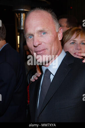 Ed Harris bei der Premiere von Beautiful Mind posiert an der Akademie der Motion Pictures in Los Angeles. 13. Dezember 2001. 05. HarrisEd jpgHarrisEd 05 Red Carpet Event, Vertikal, USA, Filmindustrie, Prominente, Fotografie, Bestof, Kunst, Kultur und Unterhaltung, Topix Prominente Fashion/Vertikal, Besten, Event in Hollywood Leben - Kalifornien, Roter Teppich und backstage, USA, Film, Stars, Film Stars, TV Stars, Musik, Promis, Fotografie, Bestof, Kunst, Kultur und Unterhaltung, Topix, headshot, vertikal, eine Person aus dem Jahr 2001, Anfrage tsuni @ Gamma-USA Stockfoto