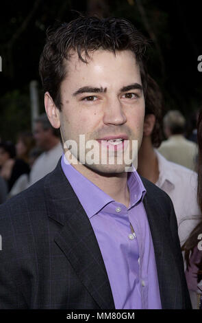 Ron Livingston anreisen, bei der Premiere von Band of Brothers in der Hollywood Bowl in Los Angeles. August 29, 2001. © TsuniLivingstonRon 02. jpgLivingstonRon 02 Red Carpet Event, Vertikal, USA, Filmindustrie, Prominente, Fotografie, Bestof, Kunst, Kultur und Unterhaltung, Topix Prominente Fashion/Vertikal, Besten, Event in Hollywood Leben - Kalifornien, Roter Teppich und backstage, USA, Film, Stars, Film Stars, TV Stars, Musik, Promis, Fotografie, Bestof, Kunst, Kultur und Unterhaltung, Topix, headshot, vertikal, eine Person aus dem Jahr 2001, Anfrage t Stockfoto