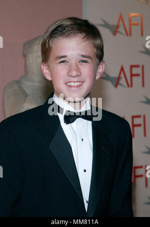 Haley Joel Osment kommt an der AFI Awards 2001 im Beverly Hills Hotel in Los Angeles Samstag, 5. Januar 2002. 50. OsmentHaleyJoel jpgOsmentHaleyJoel 50 Red Carpet Event, Vertikal, USA, Filmindustrie, Prominente, Fotografie, Bestof, Kunst, Kultur und Unterhaltung, Topix Prominente Fashion/Vertikal, Besten, Event in Hollywood Leben - Kalifornien, Roter Teppich und backstage, USA, Film, Stars, Film Stars, TV Stars, Musik, Promis, Fotografie, Bestof, Kunst, Kultur und Unterhaltung, Topix, headshot, vertikal, eine Person aus dem Jahr 2001, Anfrage Tsu Stockfoto