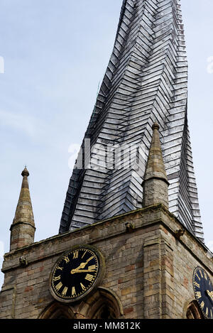 Das Chesterfield berühmten schiefen Turm von St. Mary's Parish Church Stockfoto