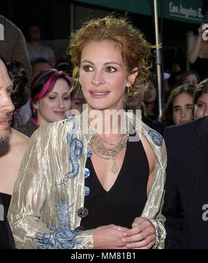 Julia Roberts bei der Premiere von "America's Lieblinge" im Village Theatre in Los Angeles, Ca. 7/17/01. 01. RobertsJulia jpgRobertsJulia 01 Red Carpet Event, Vertikal, USA, Filmindustrie, Prominente, Fotografie, Bestof, Kunst, Kultur und Unterhaltung, Topix Prominente Fashion/Vertikal, Besten, Event in Hollywood Leben - Kalifornien, Roter Teppich und backstage, USA, Film, Stars, Film Stars, TV Stars, Musik, Promis, Fotografie, Bestof, Kunst, Kultur und Unterhaltung, Topix, headshot, vertikal, eine Person aus dem Jahr 2001, Anfrage tsuni@Gamma-USA.co Stockfoto