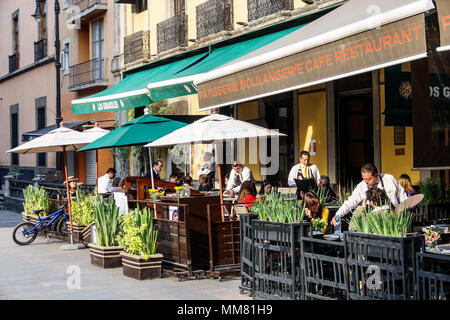 Mexiko-Stadt, Cuauhtemoc, Mexikanisch, Hispanic Centro historico, historisches Zentrum, Calle de Tacuba, al fresco, Bürgersteig draußen Tische Essen Straße Cafe, d Stockfoto