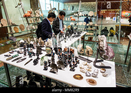 Mexiko-Stadt, Polanco, Hispanic Ethnic Museo Nacional de Antropologia National Museum of Anthropology, Geschäft, innen, Geschenkeinkäufer Stockfoto