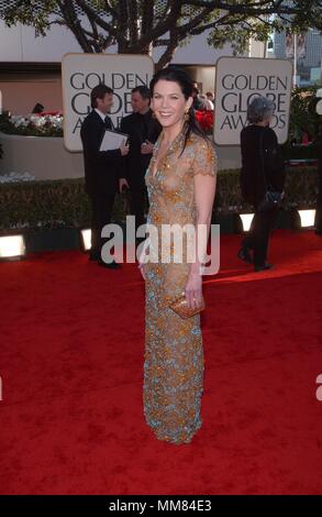 Lauren Graham (GILMORE GIRLS) kommt an der 2002 Golden Globe Awards im Beverly Hills Hilton in Beverly Hills, CA, Sonntag, 20 Januar, 2002. GrahamLauren 03 A. JPGGrahamLauren 03A Red Carpet Event, Vertikal, USA, Filmindustrie, Prominente, Fotografie, Bestof, Kunst, Kultur und Unterhaltung, Topix Prominente Fashion/Vertikal, Besten, Event in Hollywood Leben - Kalifornien, Roter Teppich und backstage, USA, Film, Stars, Film Stars, TV Stars, Musik, Promis, Fotografie, Bestof, Kunst, Kultur und Unterhaltung, Topix, vertikal, eine Person aus dem Jahr 20. Stockfoto