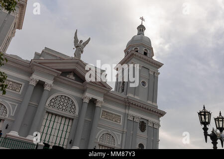 Basilika Santa Iglesia Catedral Metropolitana, Santiago de Cuba, Blick von dem Platz vor der Kirche Stockfoto