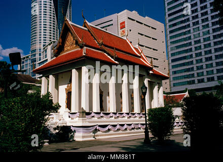 Die Buddhistische ordination Hall der Ubosot Wat Pathum Wanaram Tempel in Bangkok, Thailand in Südostasien im Fernen Osten. Buddhismus Architektur Reisen Stockfoto