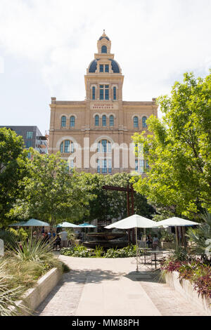 San Antonio, Texas - 19. April 2018: Brauerei Gebäude am historischen Pearl Plaza. Stockfoto