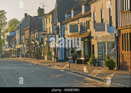 Sheep Street Stratford-upon-Avon, Warwickshire mit einer Vielzahl von Baustilen und im Einzelhandel. Stockfoto