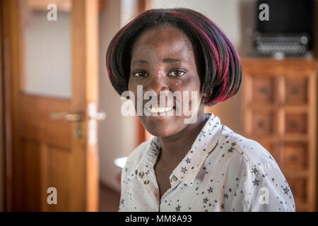Portrait einer jungen afrikanischen Frau in Kapstadt, Südafrika Stockfoto