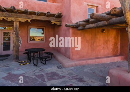 Die Painted Desert Inn National Historic Landmark, entworfen von Lyle Bennett und durch das Civilian Conservation Corps, in Petrified Forest National gebaut Stockfoto