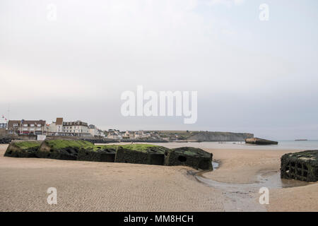 Mulberry temporäre Hafen aus dem Zweiten Weltkrieg Arromanches, Normandie, Frankreich Stockfoto