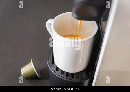 Kaffeemaschine mit Kaffee, Espresso, Kaffee pod. Stockfoto