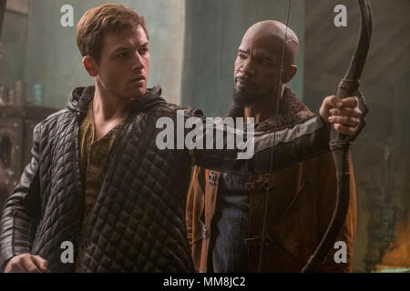 Erscheinungsdatum: September 21, 2018 TITEL: Robin Hood Studio: SUNFILM Entertainment Regie: Otto Bathurst PLOT: Ein düsterer nehmen auf das klassische Robin Hood. In den Hauptrollen: TARON EGERTON wie Robin, Jamie Foxx als Little John. (Bild: © STX Unterhaltung/Entertainment Bilder) Stockfoto