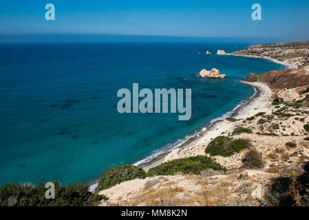 Aphrodite Felsen. Felsige Küste am Mittelmeer in Zypern. Petra Tou Roumiou ist Geburtsort der Göttin Aphrodite Stockfoto