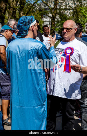 Menschen, die in der Aussprache, Speakers Corner, Hyde Park, London, England Stockfoto