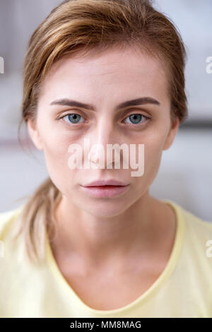 Angesichts einer schweren umgekippt Frau Stockfoto