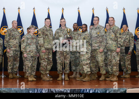 SFC Robert D. Jones war der 2017 Armee finden Karriere Abteilung Karriere Ratgeber des Jahres in Fort Knox, Kentucky ausgezeichnet. (US Army Foto von Charles Leffler) Stockfoto