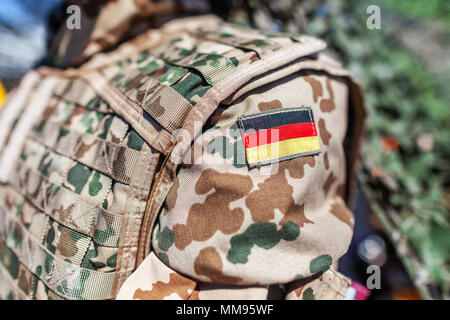 Deutsche Flagge auf ein deutscher Soldat Wüste einheitliche Stockfoto