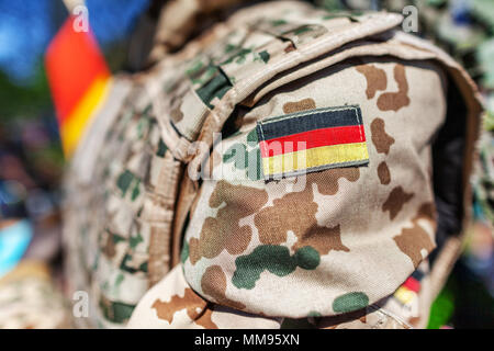 Deutsche Flagge auf ein deutscher Soldat Wüste einheitliche Stockfoto