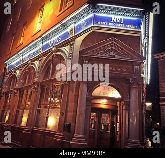 Der Guildford Arms, Nr. 1, West Registrieren Street, Edinburgh EH2 2AA, Real Ale Pub, Schottland, UK, bei Nacht Stockfoto