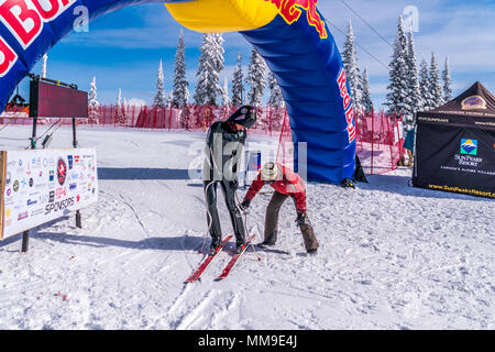 Internationale Geschwindigkeit Rennen an der berühmten internationalen Skigebiet Sun Peaks im wunderschönen British Columbia, Kanada Stockfoto