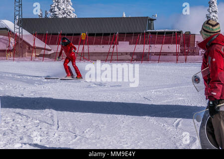 Internationale Geschwindigkeit Rennen an der berühmten internationalen Skigebiet Sun Peaks im wunderschönen British Columbia, Kanada Stockfoto