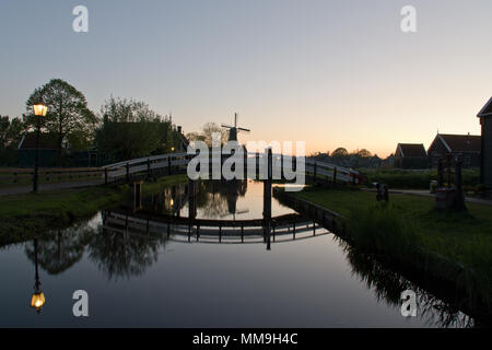 Zaanse Schans bei Dämmerung, Die Niederlande Stockfoto