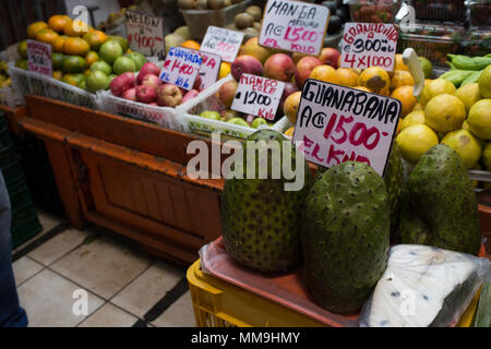 Tropische Früchte in der zentralen Markt von San Jose, Costa Rica, Centroamerica Stockfoto