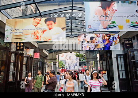 China Shanghai: Xintiandi, Shopping Stockfoto