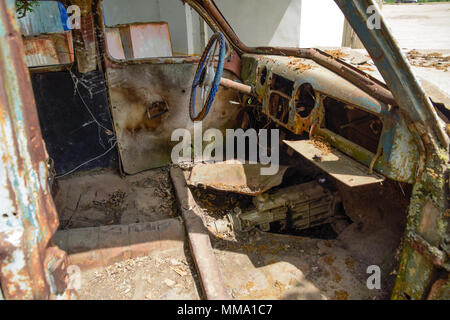 Alten rostigen Sowjetischen auto Sieg. Seltene Ausstellung Stockfoto