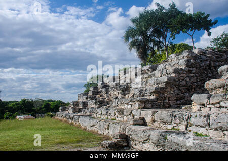 Eine der massivsten Strukturen durch die alten Maya Kultur in Mexiko hergestellt Stockfoto