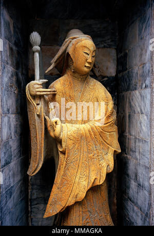 Skulptur am Wat Arun - Tempel der Morgenröte in Bangkok Yai Thonburi in Bangkok, Thailand in Südostasien im Fernen Osten. Buddhismus Reisen Stockfoto