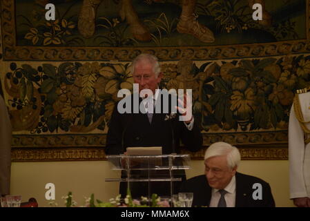 Athen, Griechenland. 09 Mai, 2018. Charles, Prinz von Wales, während seiner Rede in der offiziellen Abendessen in seiner Ehre in griechischen Präsidialerlass Herrenhaus, in Anwesenheit des Präsidenten der Griechischen Republik Prokopis Pavlopoulos. Credit: Dimitrios Karvountzis/Pacific Press/Alamy leben Nachrichten Stockfoto