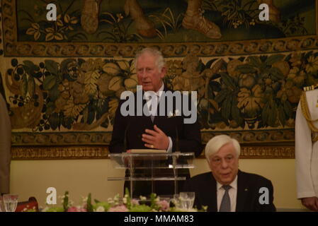 Athen, Griechenland. 09 Mai, 2018. Charles, Prinz von Wales, während seiner Rede in der offiziellen Abendessen in seiner Ehre in griechischen Präsidialerlass Herrenhaus, in Anwesenheit des Präsidenten der Griechischen Republik Prokopis Pavlopoulos. Credit: Dimitrios Karvountzis/Pacific Press/Alamy leben Nachrichten Stockfoto
