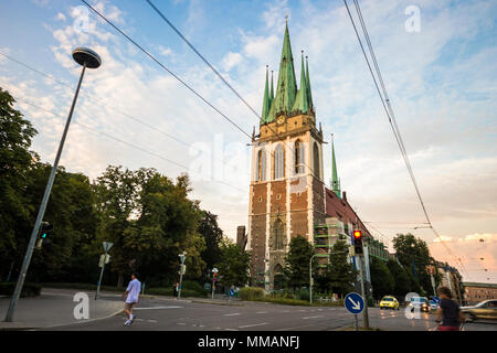 Ulm, Deutschland. Ansichten der Katholischen Saint George's Church (Kirche St. Georg) bei Sonnenuntergang Stockfoto