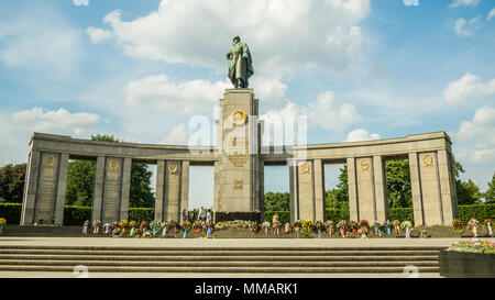 Sowjetische Ehrenmal im Tiergarten, Berlin, Deutschland Stockfoto