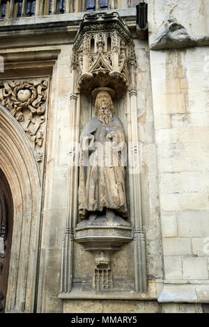 Statue des Hl. Paulus am Eingang West auf die Abtei von Bath Badewanne England Großbritannien Stockfoto