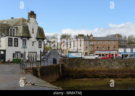 Die Quayhead, Royal George Hotel, Cardiff und Straße am Pier in Millport, Cumbrae, Schottland, Großbritannien Stockfoto