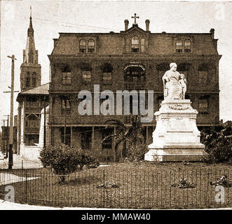 Ein 1914 Foto von der Statue von Margaret Haughery nee Gaffney oder Goffney 'New Orleans Margaret' - ein Philanthrop geboren Irland 1814. Wenn in den USA verwitwet verwendet den Erlös aus und die Produkte ihrer Molkerei und Bäckerei zu bieten für Menschen in Not bei Gelbfieber Epidemien und unterstützt Waisenhäuser - erste Frau in Amerika durch die Statue gedacht werden und als "das Brot Frau von New Orleans 2 bekannt Stockfoto