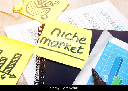 Nische Markt auf ein Memo stick geschrieben. Stockfoto